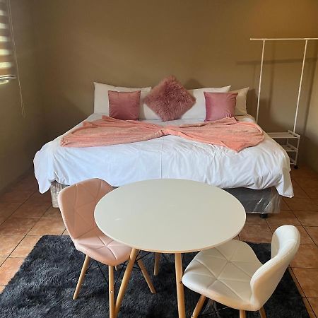 سويتو Mofolo Guest House المظهر الخارجي الصورة