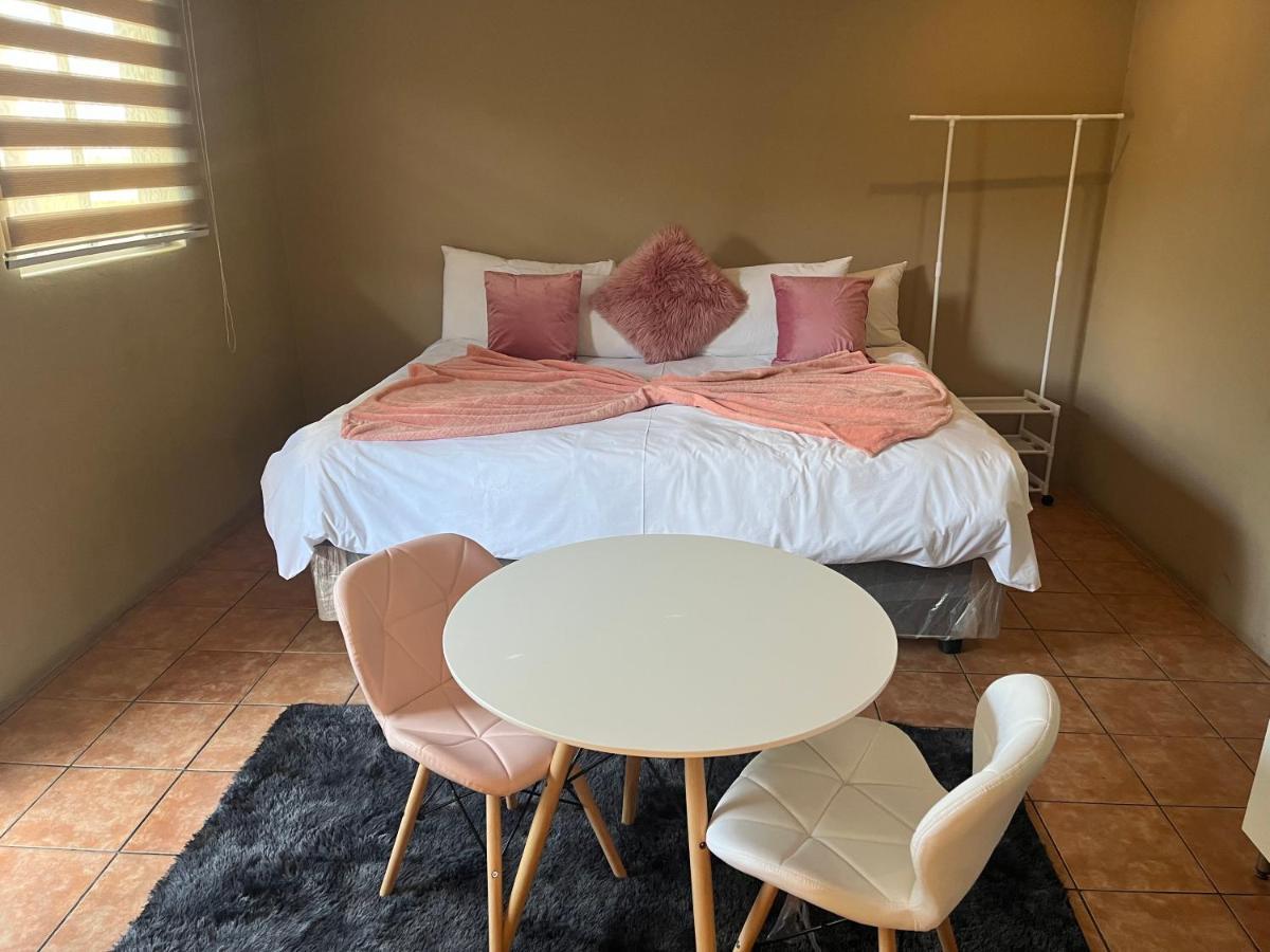 سويتو Mofolo Guest House المظهر الخارجي الصورة